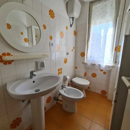 R14 - Trilocale Con Ampio Terrazzo Анкона